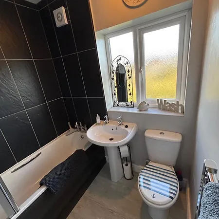 Abbots House - With Sea Views *