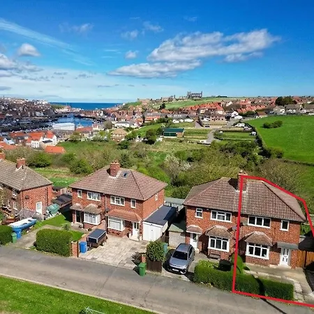 Abbots House - With Sea Views Whitby