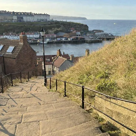 Abbots House - With Sea Views